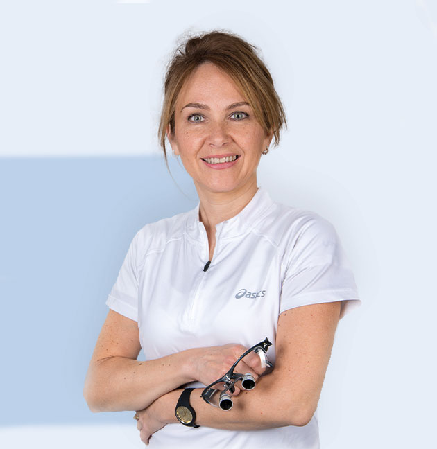 Doctor-medic Angelica Hilohi – Ihre Zahnärztin in Altona